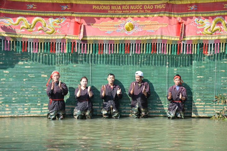 Dao Thuc village water puppetry lures visitors - ảnh 1